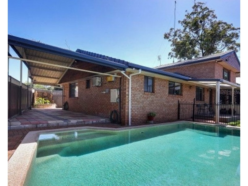 217 Government Road, Labrador QLD 4215