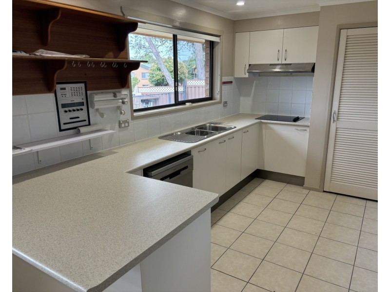 217 Government Road, Labrador QLD 4215