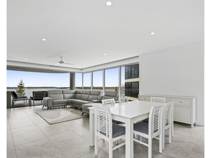 4/536 Marine Parade, Labrador QLD 4215