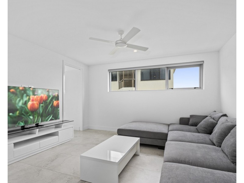 4/536 Marine Parade, Labrador QLD 4215