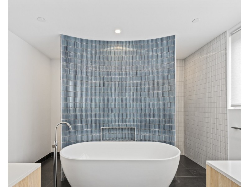 4/536 Marine Parade, Labrador QLD 4215