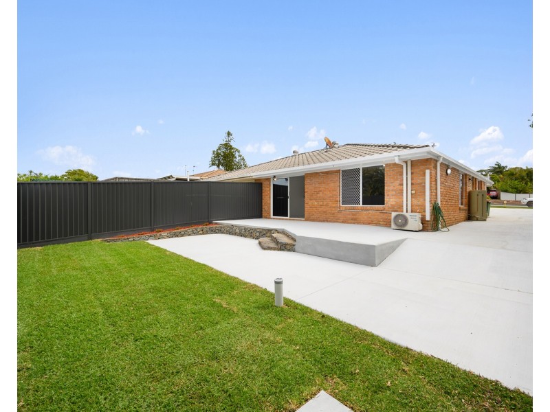 1/167 Olsen Avenue, Labrador QLD 4215