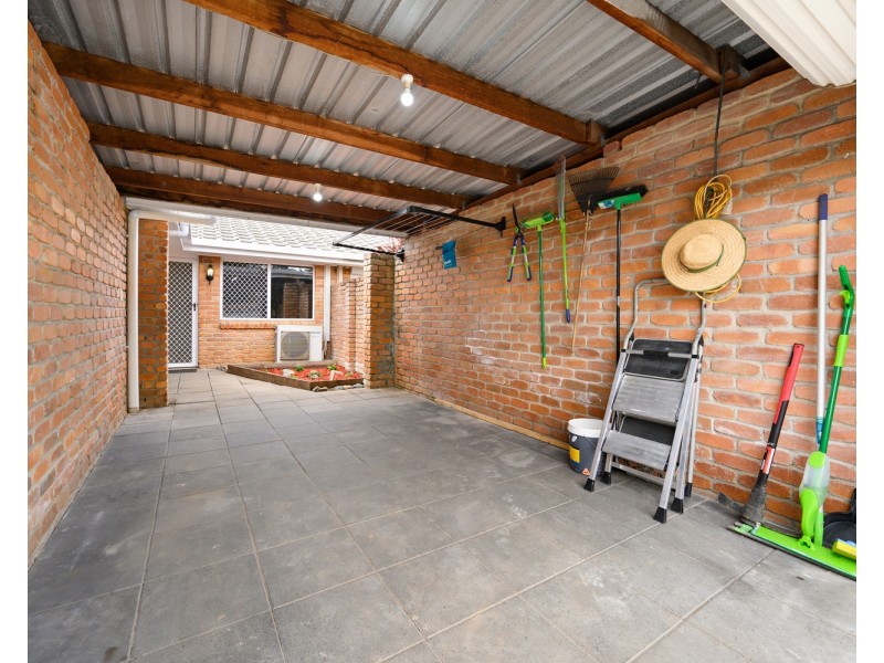 1/167 Olsen Avenue, Labrador QLD 4215