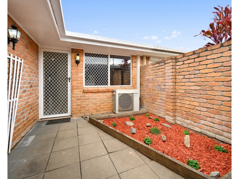 1/167 Olsen Avenue, Labrador QLD 4215