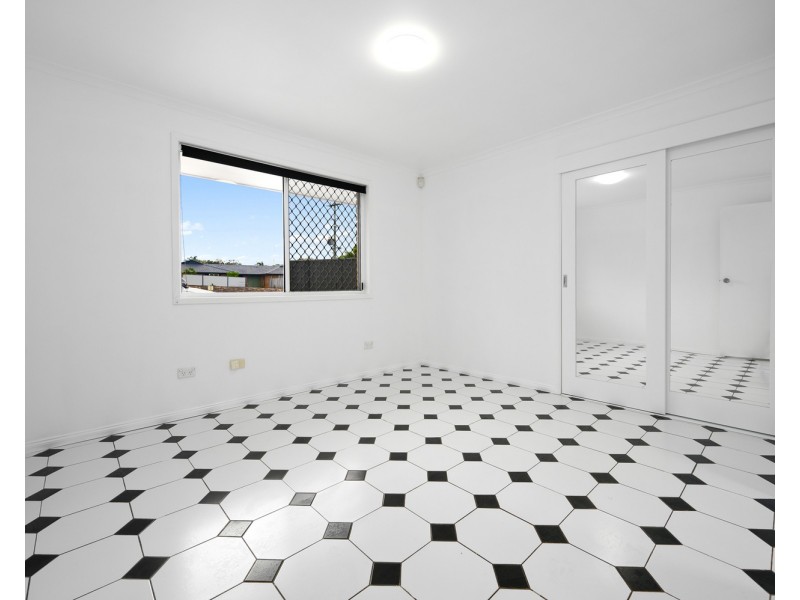 1/167 Olsen Avenue, Labrador QLD 4215