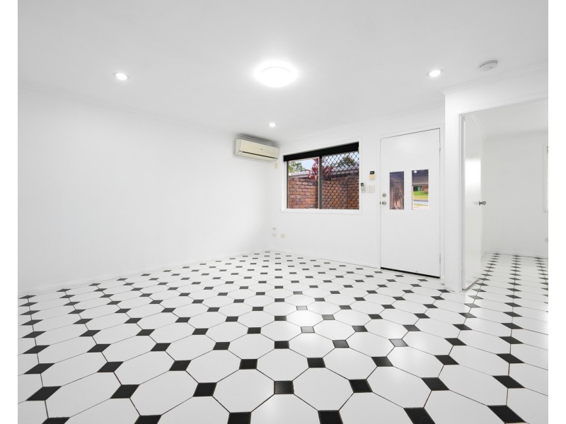 1/167 Olsen Avenue, Labrador QLD 4215