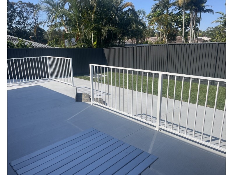 1/167 Olsen Avenue, Labrador QLD 4215