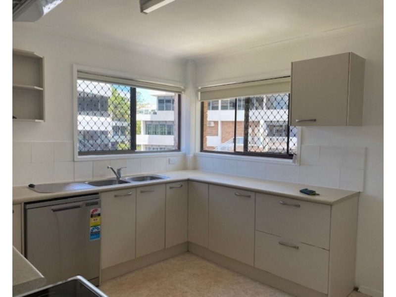 6/28a Marine Parade, Southport QLD 4215