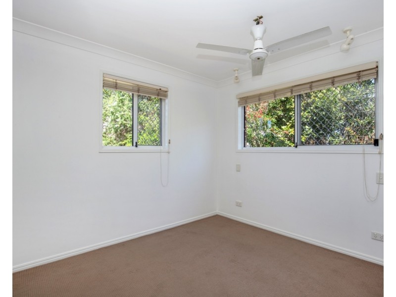 1/129 Eugaree Street, Southport QLD 4215