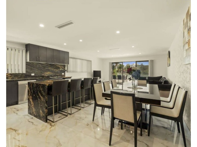 2/191 Stanhill Drive, Chevron Island QLD 4217