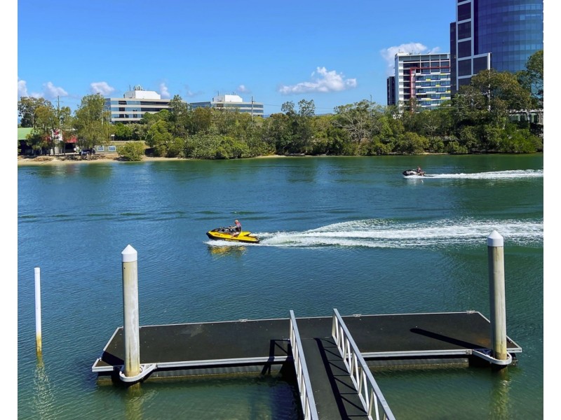2/191 Stanhill Drive, Chevron Island QLD 4217