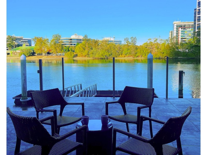 2/191 Stanhill Drive, Chevron Island QLD 4217