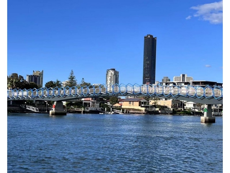 2/191 Stanhill Drive, Chevron Island QLD 4217