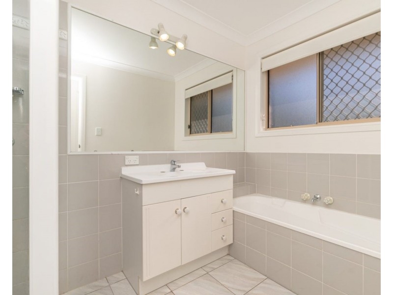 52 Ballybunnion Drive, Parkwood QLD 4214