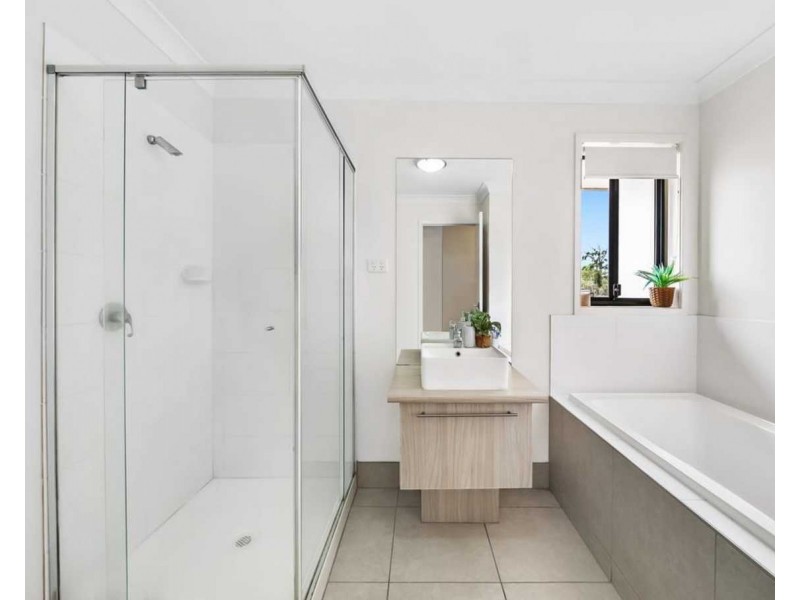 2/12 Christine Drive, Coomera QLD 4209