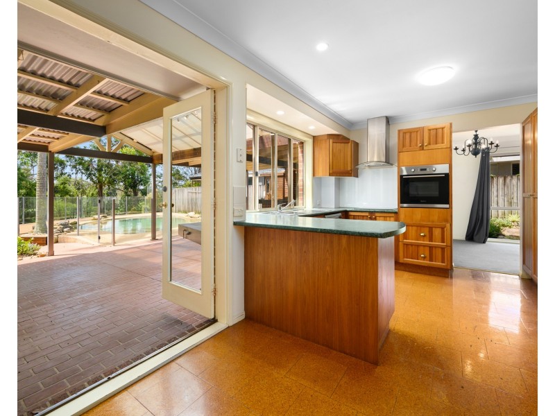 8 Greg Norman Crescent, Parkwood QLD 4214