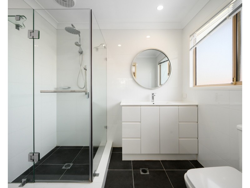 8 Greg Norman Crescent, Parkwood QLD 4214