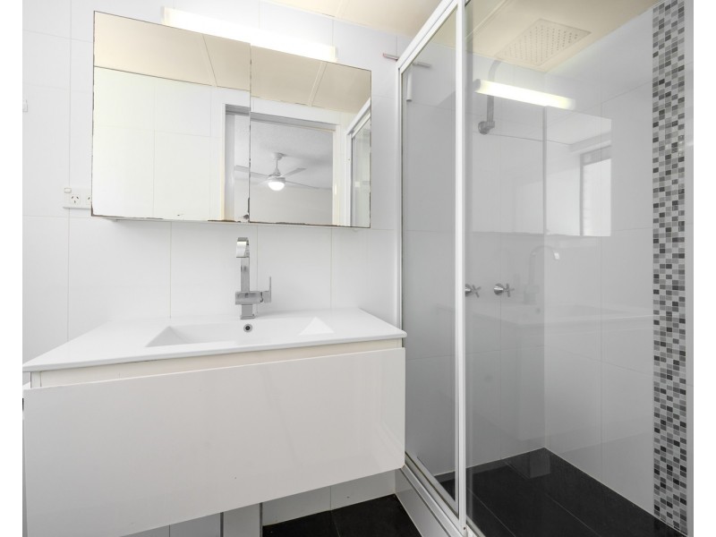 1/138 Marine Parade, Southport QLD 4215