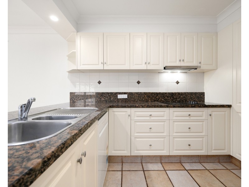 2/34 Bauer Street, Southport QLD 4215