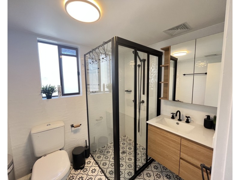 4/61 Frank Street, Labrador QLD 4215