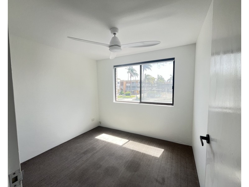 4/61 Frank Street, Labrador QLD 4215