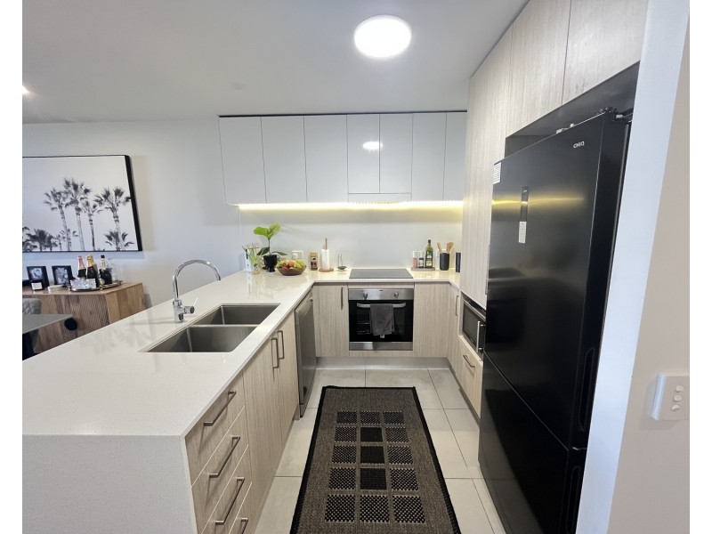 304/26 Spendlove Avenue, Southport QLD 4215