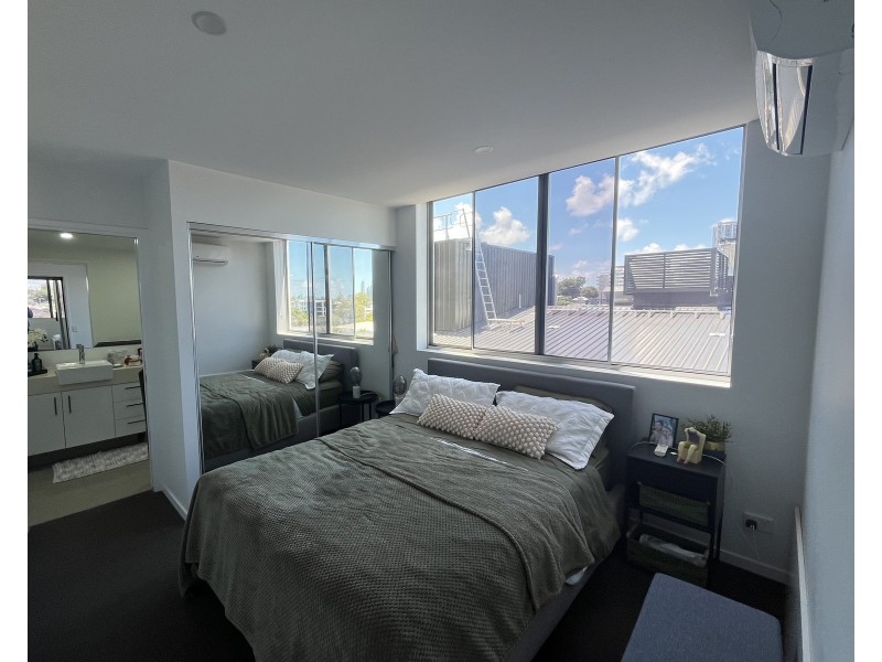 304/26 Spendlove Avenue, Southport QLD 4215