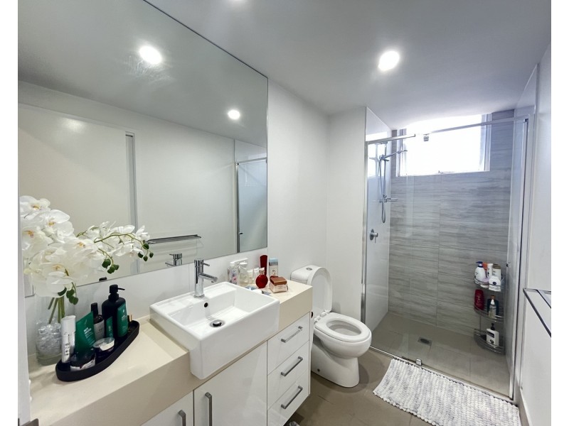 304/26 Spendlove Avenue, Southport QLD 4215