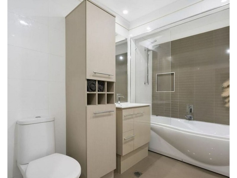 34 Eileen Avenue, Southport QLD 4215