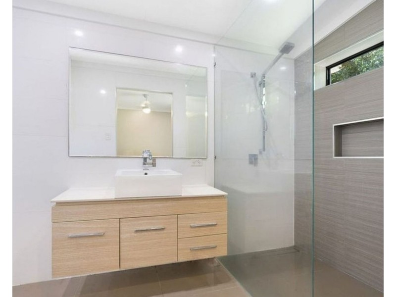 34 Eileen Avenue, Southport QLD 4215