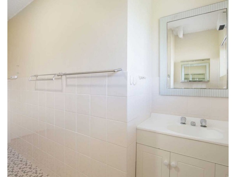 34/224 Marine Parade, Labrador QLD 4215