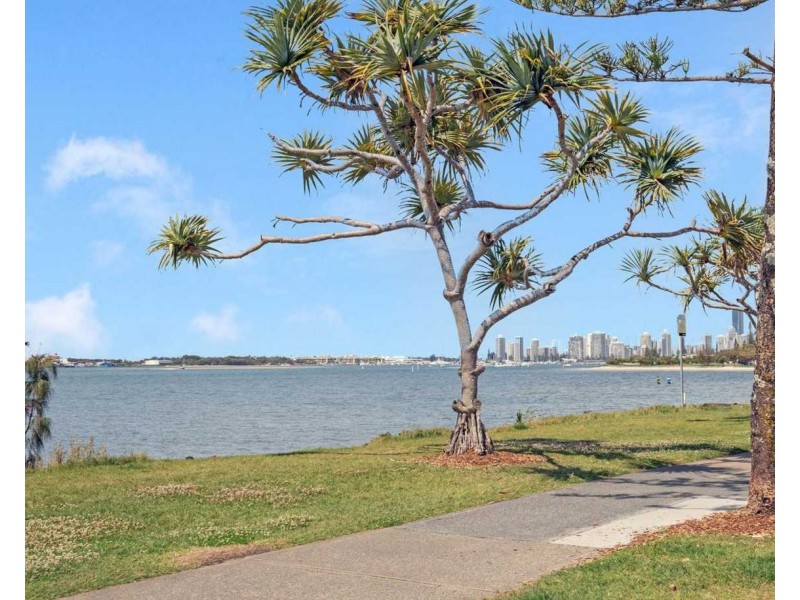 34/224 Marine Parade, Labrador QLD 4215