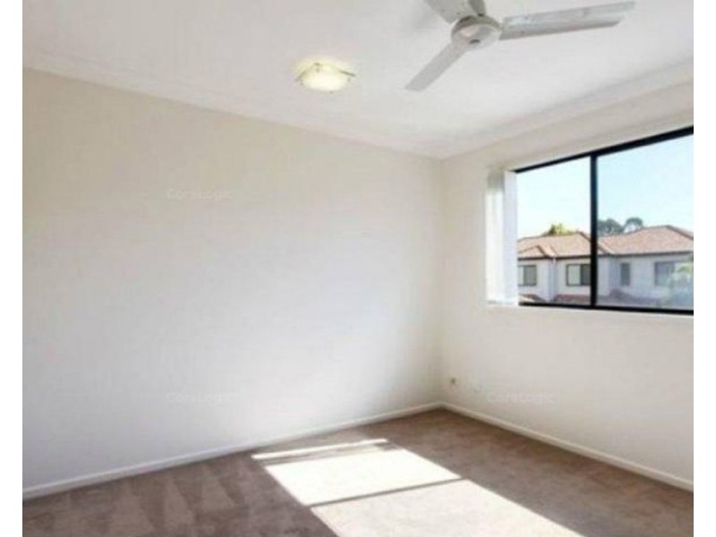 1/121 Pohlman Street, Southport QLD 4215