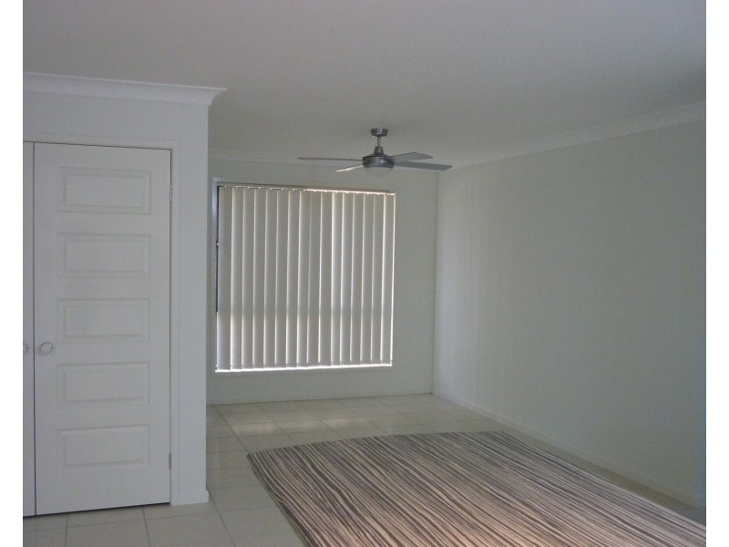14 Faraday Crescent, Pacific Pines QLD 4211