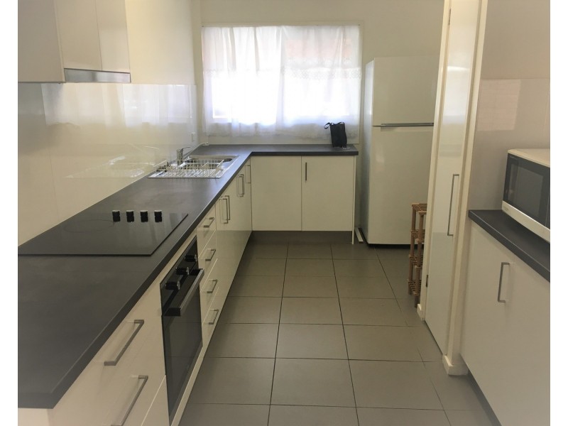 2/28a Marine Parade, Southport QLD 4215