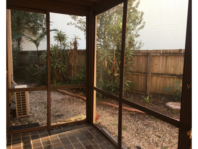 2/28a Marine Parade, Southport QLD 4215