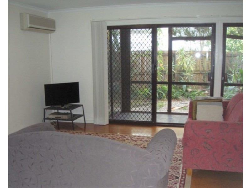 2/28a Marine Parade, Southport QLD 4215