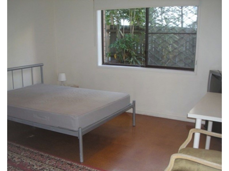 2/28a Marine Parade, Southport QLD 4215