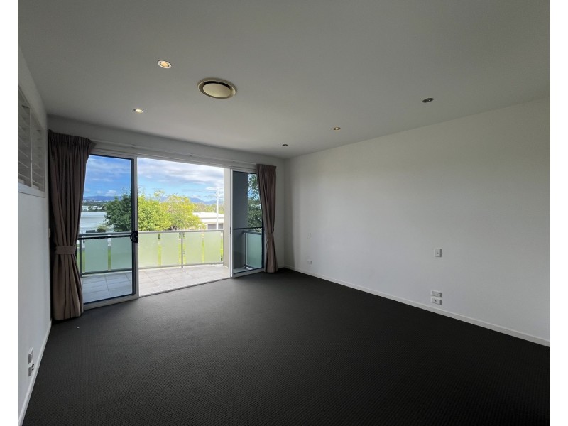 1008 Lakeview Terrace, Benowa QLD 4217