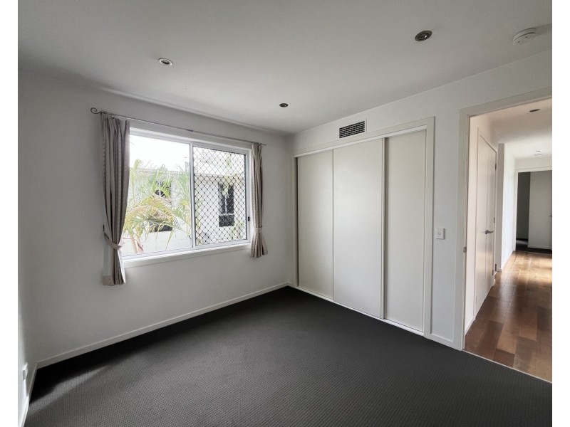 1008 Lakeview Terrace, Benowa QLD 4217