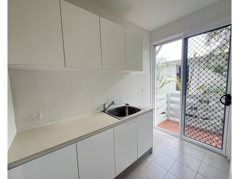 1008 Lakeview Terrace, Benowa QLD 4217