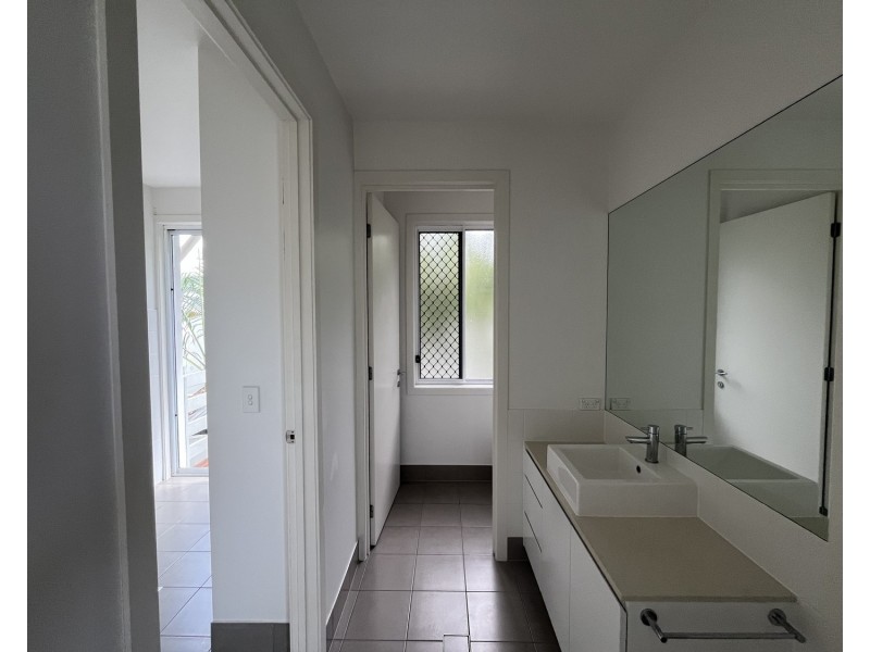 1008 Lakeview Terrace, Benowa QLD 4217