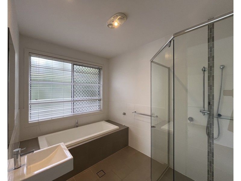 1008 Lakeview Terrace, Benowa QLD 4217