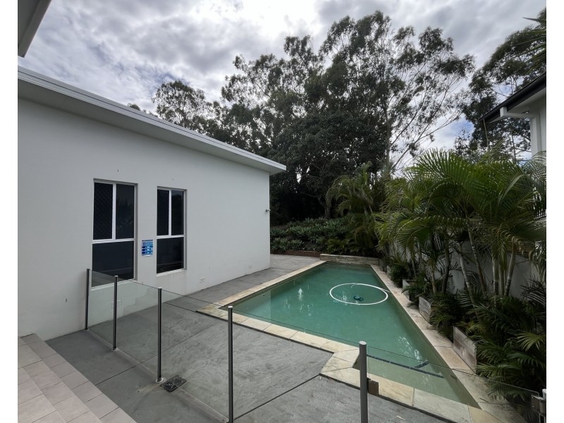1008 Lakeview Terrace, Benowa QLD 4217