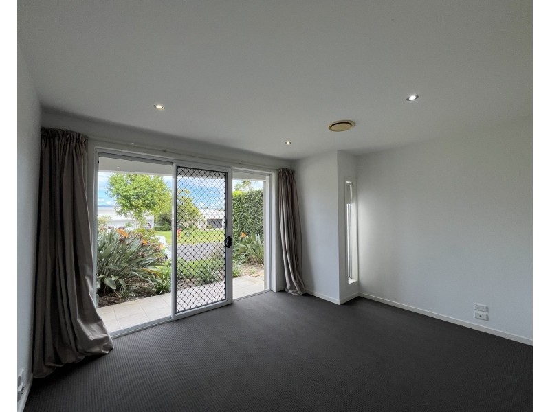 1008 Lakeview Terrace, Benowa QLD 4217