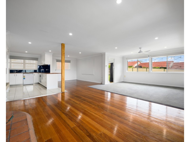 45 Brolga Avenue, Southport QLD 4215
