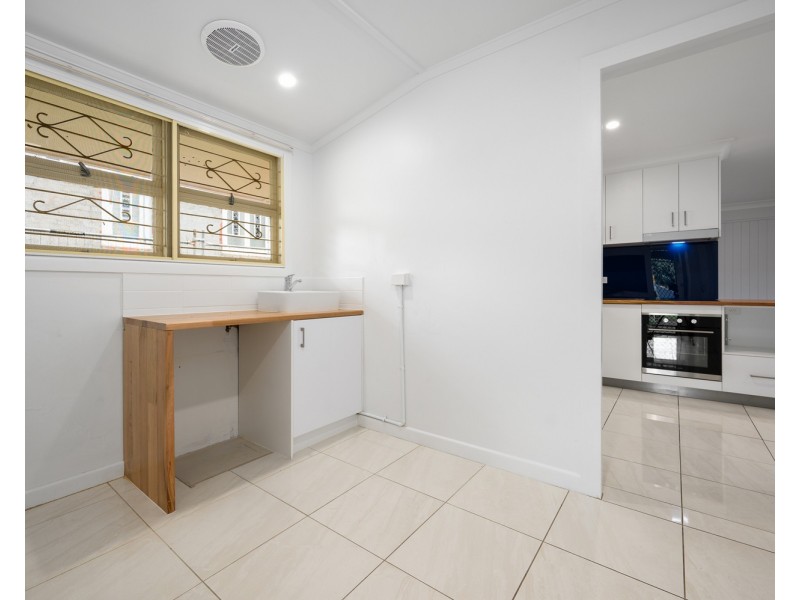 45 Brolga Avenue, Southport QLD 4215