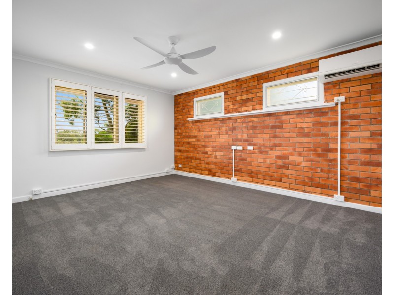 45 Brolga Avenue, Southport QLD 4215