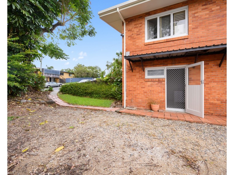 45 Brolga Avenue, Southport QLD 4215