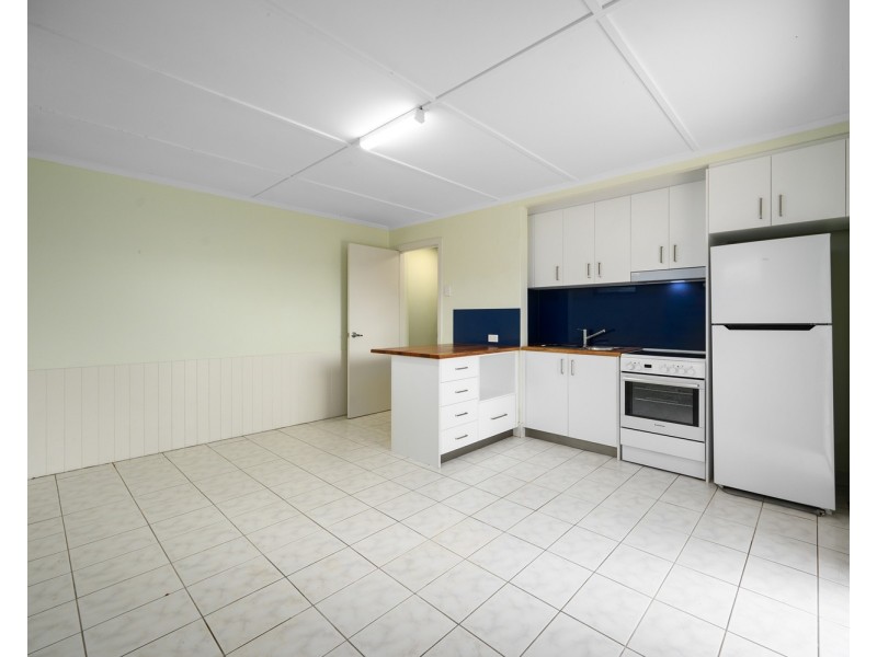 45 Brolga Avenue, Southport QLD 4215